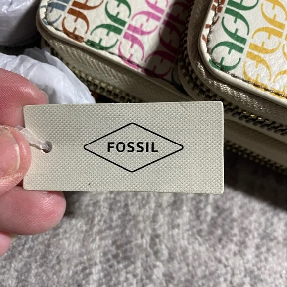 Fossil neutral multi colored crossbody Sofia phone bag - Picture 8 of 12
